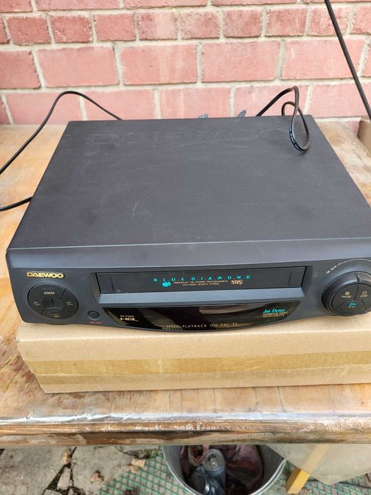 Видеомагнитофон  Дайво