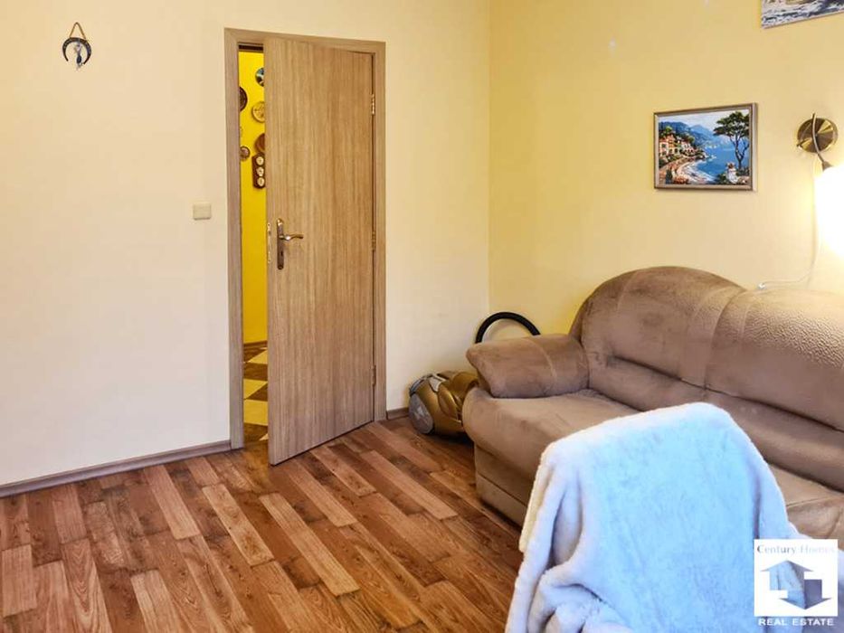 Дава се под наем Тристаен апартамент в Велико Търново, Център - 100 кв.м за 165000 € - Снимка #9