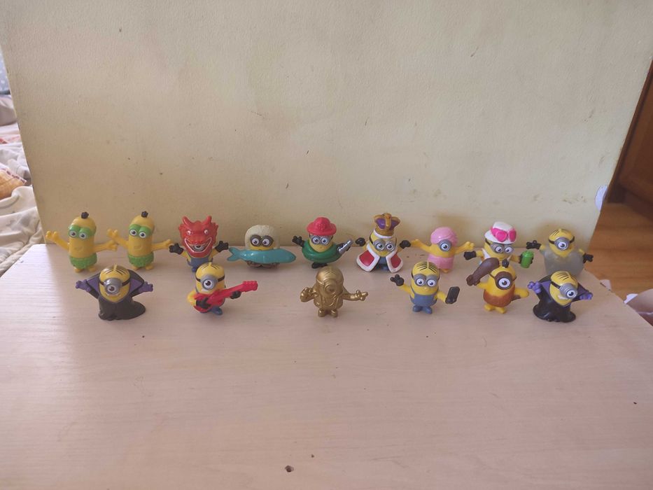 Различни фигури, играчки