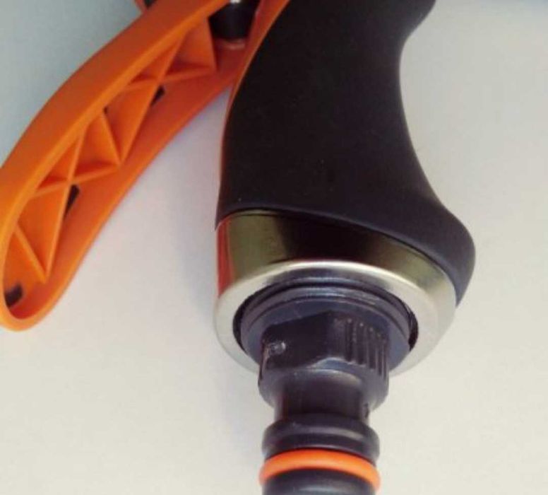 Градински пистолет с 8 функции или струйник различни видове. Нови.