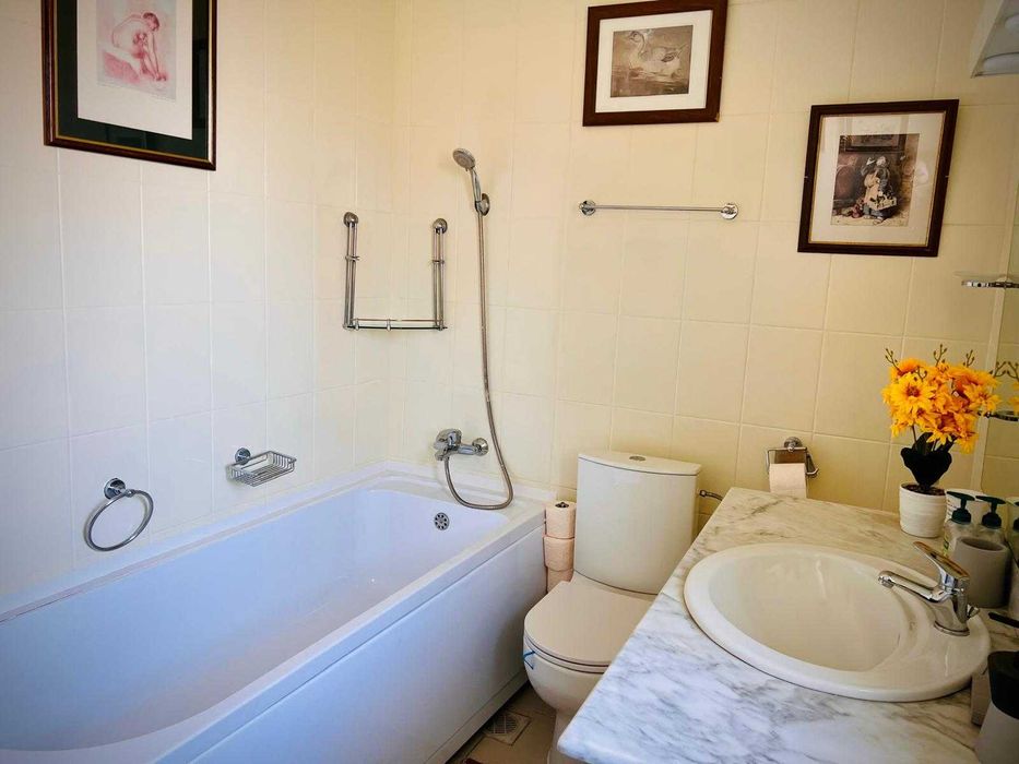 VIND Casa zona centrala P+1E+Garaj+Demisol Tehnic