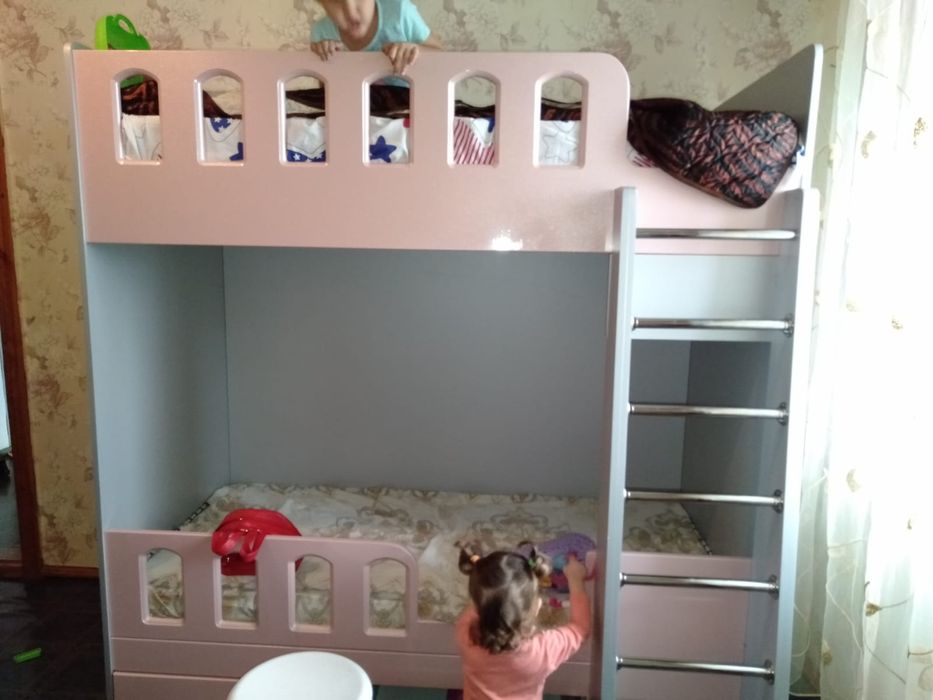 Кровать двухъярусная