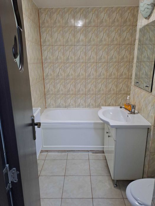 Inchiriez apartament etaj 1 , str Dunarii