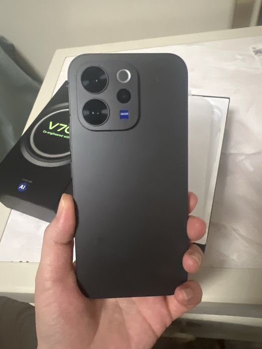 Продам Vivo V70 новый