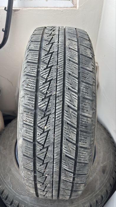 Зимние шины 215/65R16