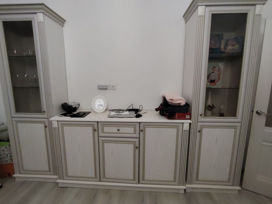 Продаю комод и 2 шкафа для гостиной б/у