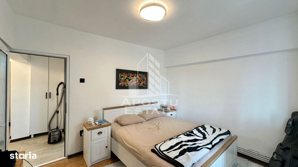 Apartament de vanzare cu 3 camere si garaj, etajul 1,  Aradului