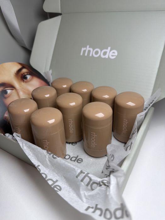 Rhode Pocket Blush оригинален кремообразен руж Cream Blush Blush Stick стик за бузи и устни грим makeup Hailey Bieber Хейли Бийбър 13 цвята