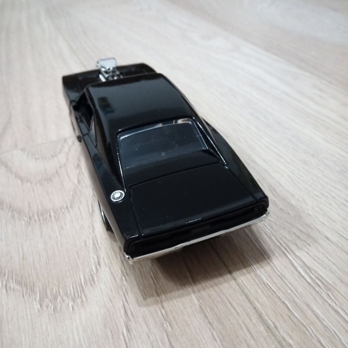 Machete Auto scara 1:32