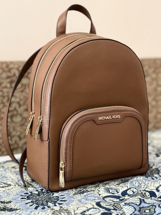 Michael Kors Jaycee Medium – оригинална кожена раница, като нова