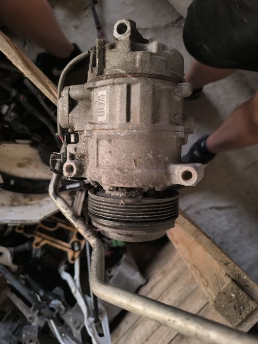 Компресор климатик Бмв е87 120д 118д n47 143кс 177кс bmw e87 e81 e82