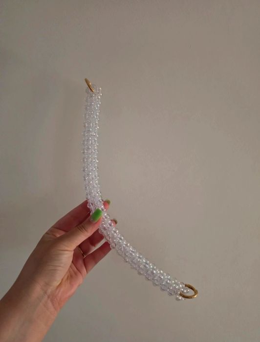 Geantă elegantă handmade cu mărgele albe