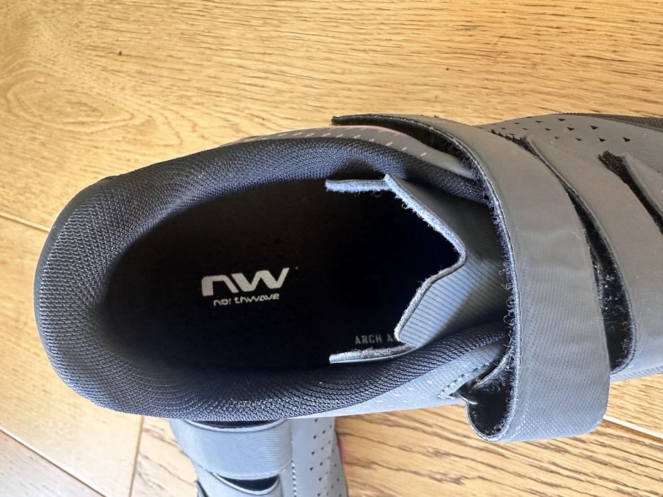 Pantofi cycling northware, culoare gri cu roz.