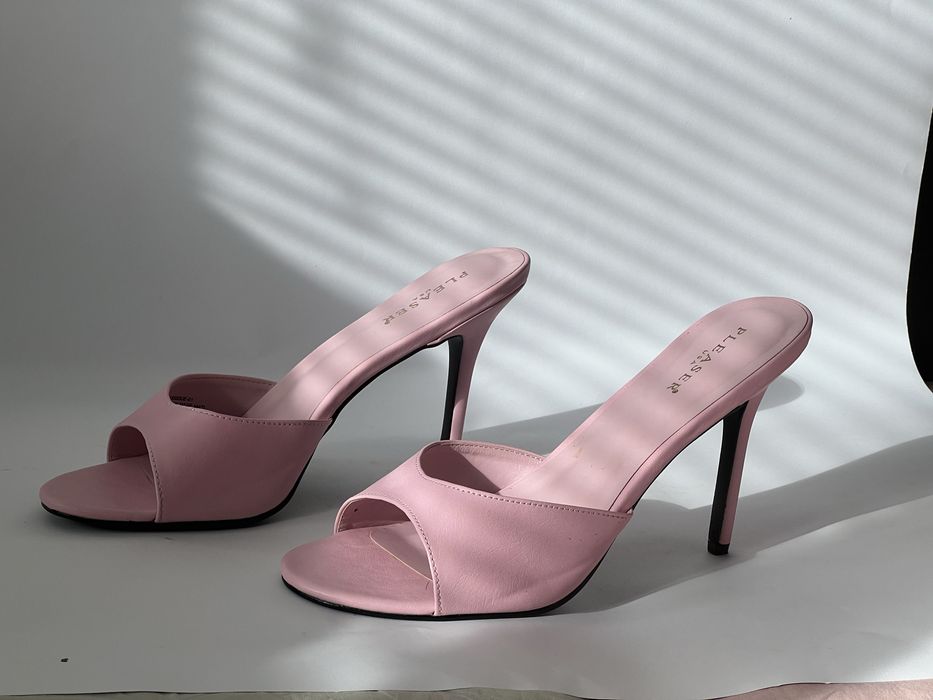 Три чифта високи токчета