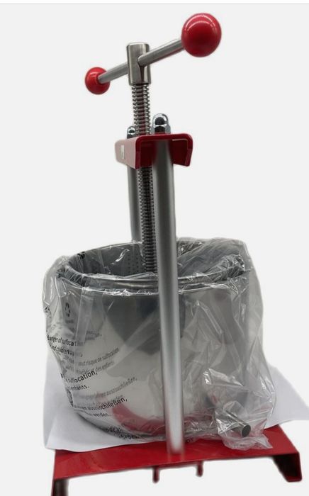 Соковыжималка мощный пресс для фруктов.