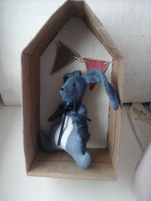 Зайка-тильда в домике