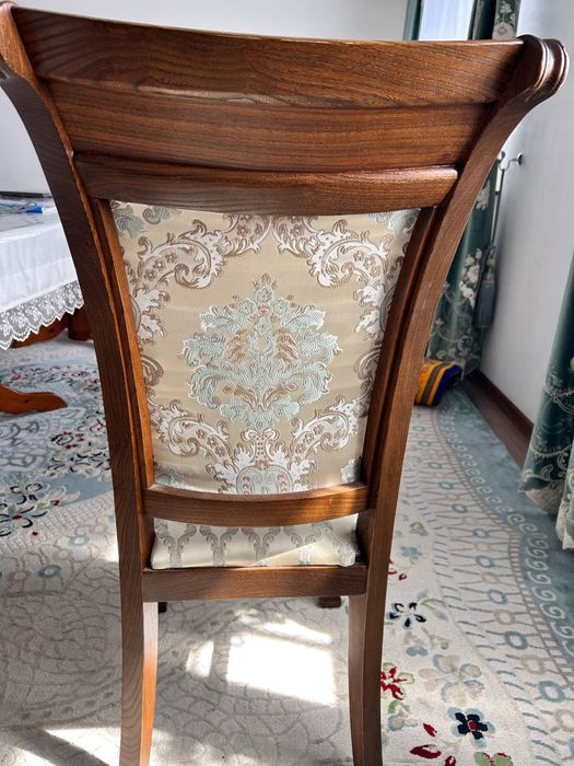 Қара ағаш орындықтары