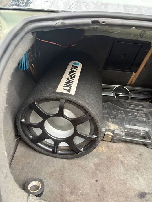 Vând subwoofer auto