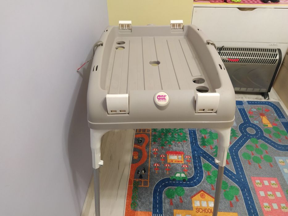 Ваничка със стойка и матраче за повиване