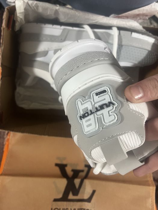 Se vand louis vuitton skate gray