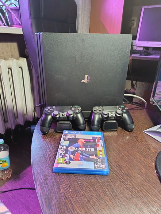 Продам  PlayStation 4 pro 1 тб торг
