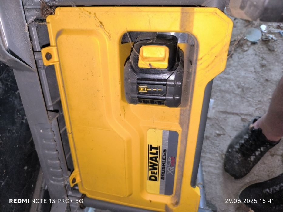 Circular cu masa pe acumulatori dewalt dcs7485lt dcs