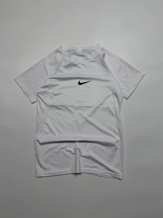 Рашгард футболки Nike для зала
