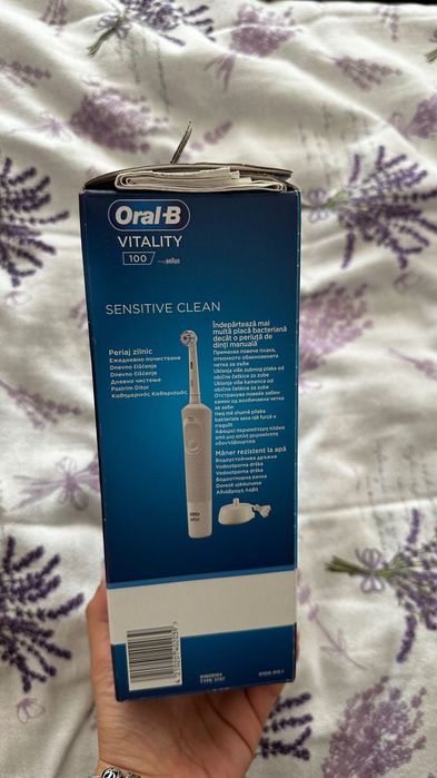 Електрическа четка за зъби Oral-B Vitality 100