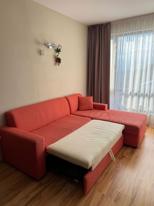 Продавам голям и удобен диван в отлично състояние.