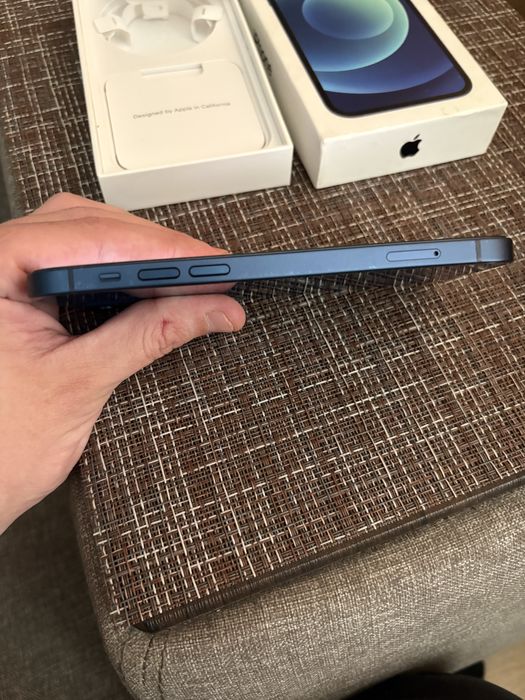 Айфон 12 64гб, 81% Батарея.