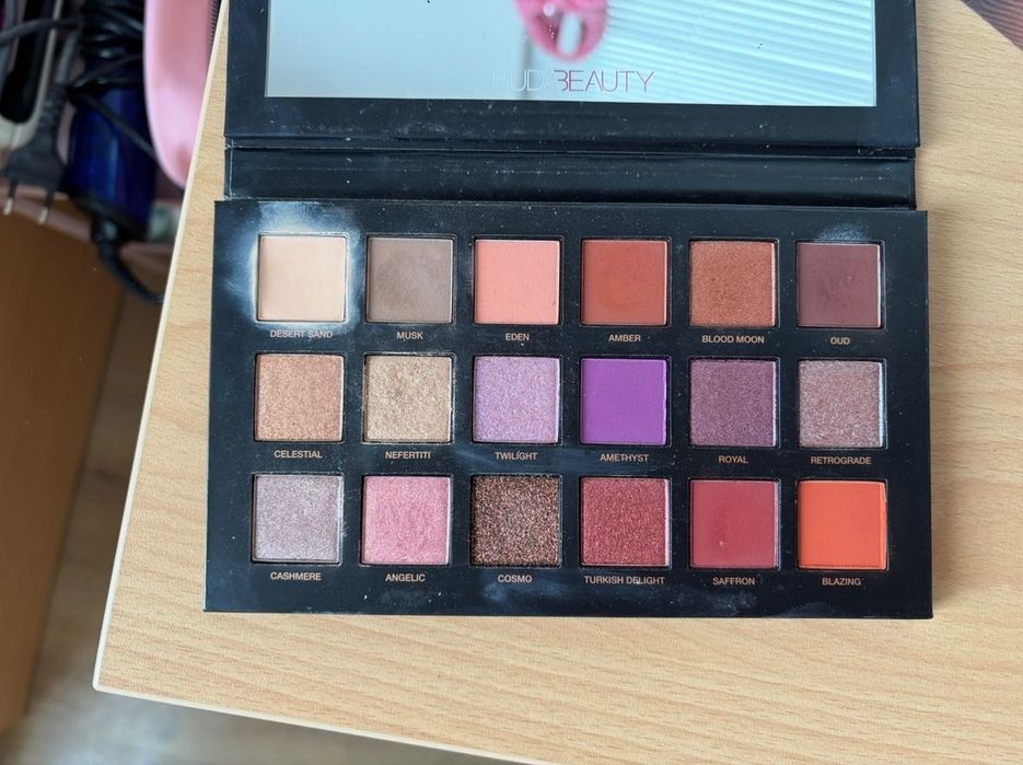 Huda Beauty палитра за очи/сенки