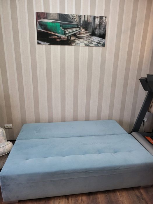 Vand canapea extensibila, apoape noua