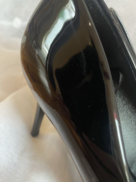 Елегантни черни лачени токчета