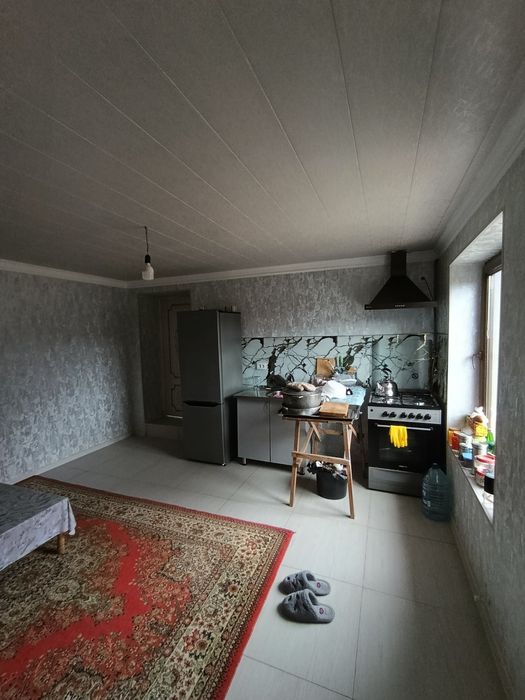 Hovli sotiladi 2.8 sotk 1 zal 3 ta spalniy 2 ta sanuzl 1 ta padvl