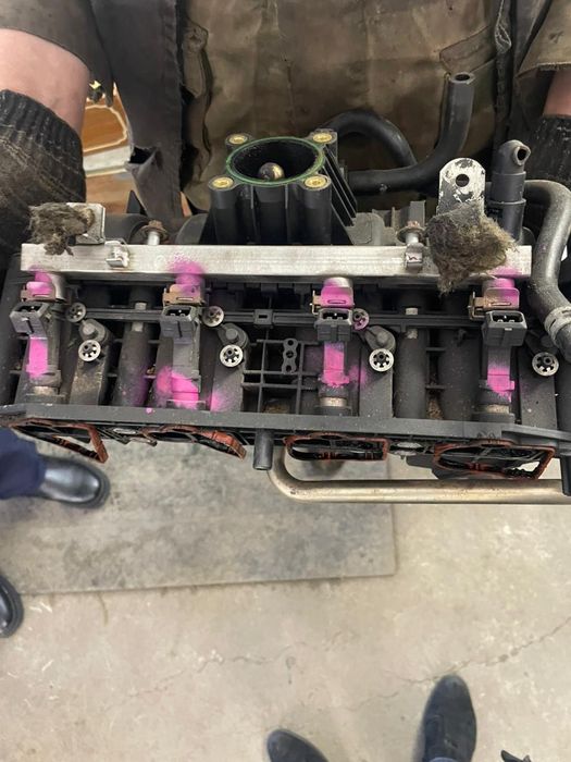 Продам впускной коллектор