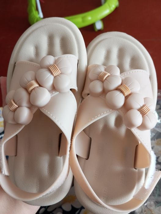 Продается босоножки