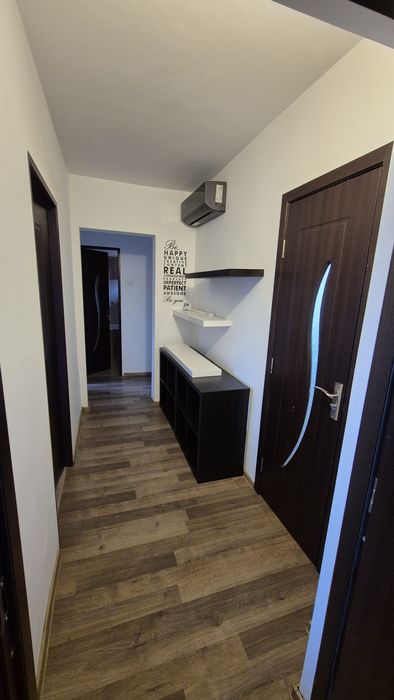 Apartament 4 camere de închiriat