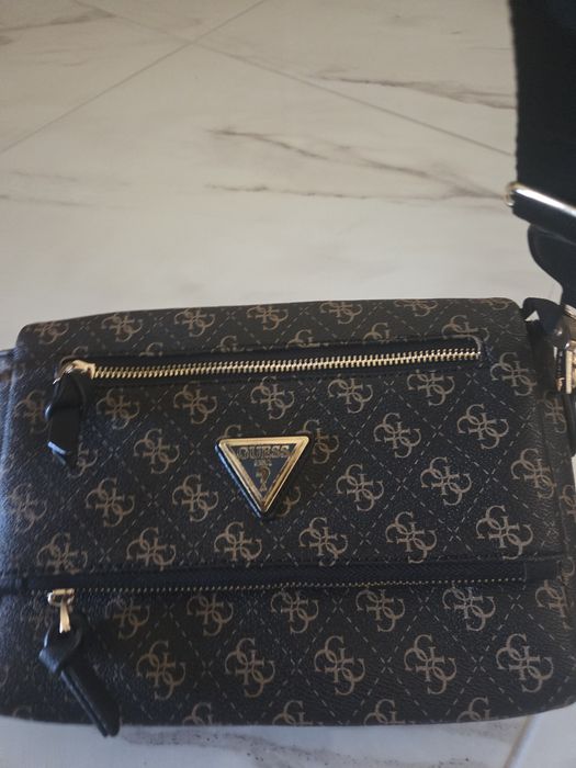 Дамска Чанта на GUESS