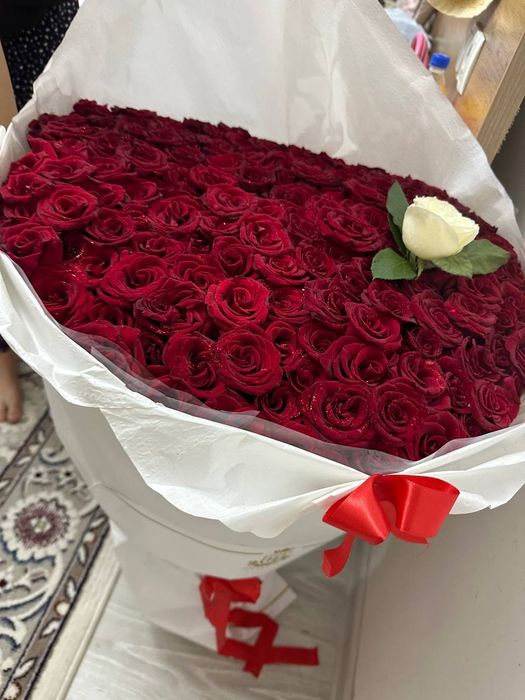 Цветы проданы 300 та гулдан иборат гул  свежий