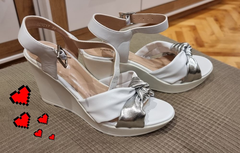 Елегантни дамски обувки