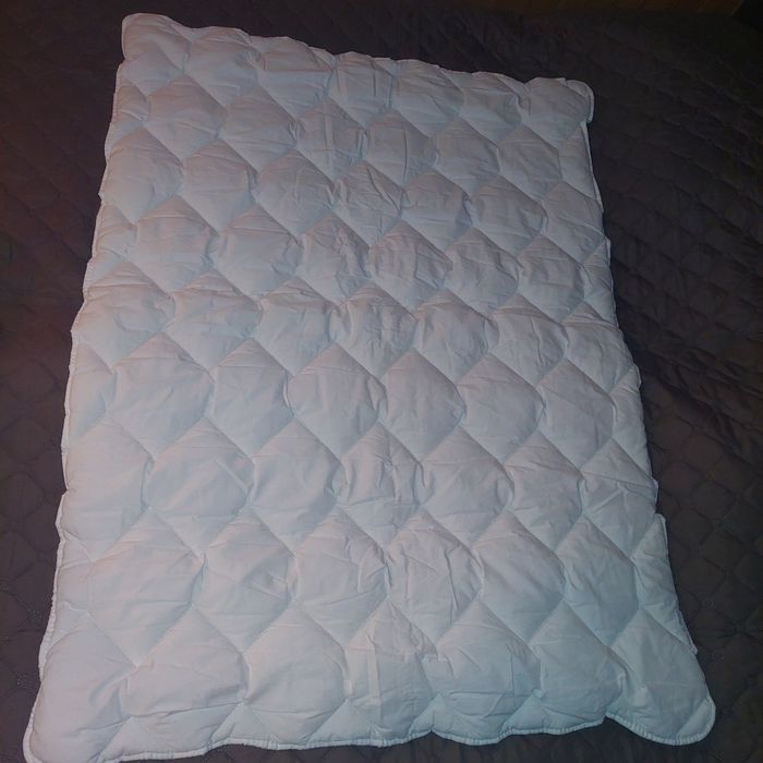 Бебешка олекотена завивка и комплекти за спане