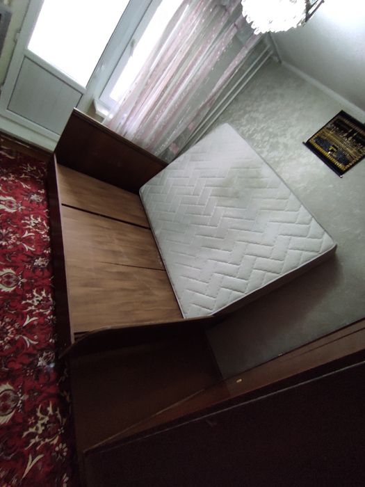 Продам кровать с матрасом