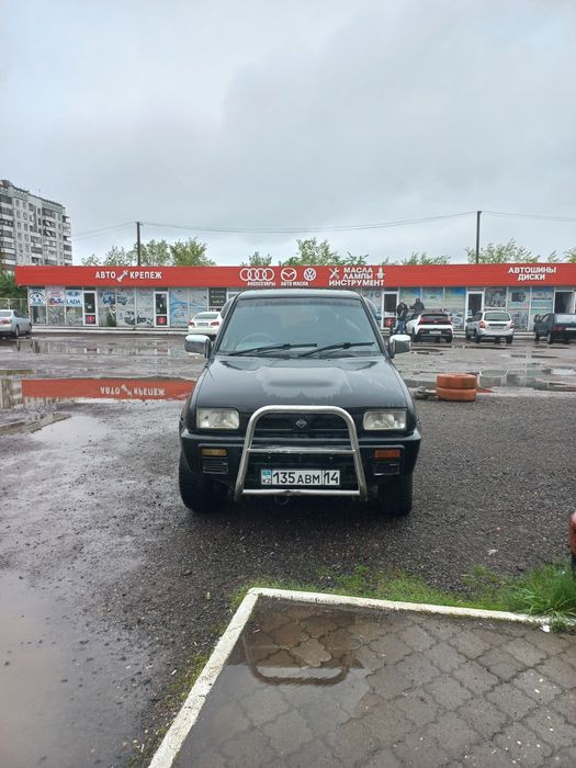 Ниссан Мистраль 1996 г.
