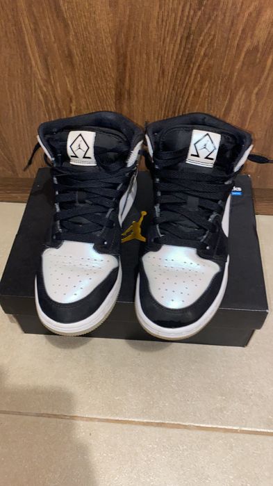 Air Jordan 1 Mid Diamond
