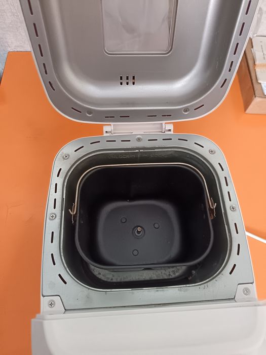 Хлебопечь в отличном состоянии.