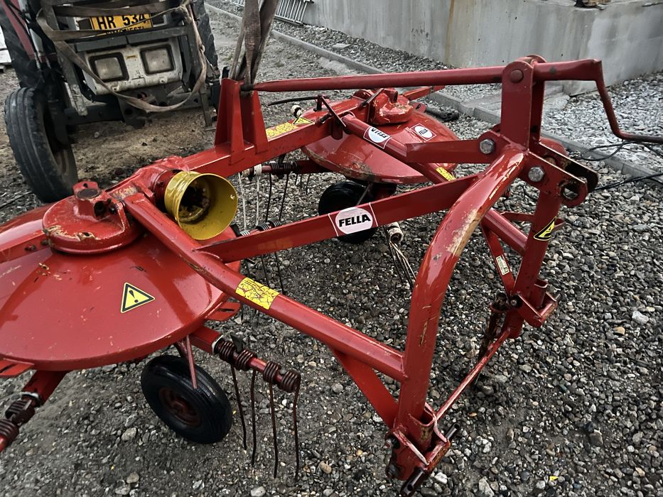 Grebla de adunat si inprastiat 2 in 1