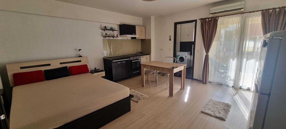 Studio Zona Pallas, Lângă Lazăr Residence