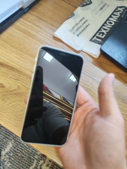 IPhone Xs. 17 pro korpus taqilgani