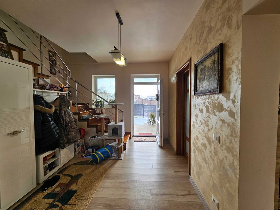Casă / vilă premium 3 dormitoare, teren 1.300 mp – Săucești