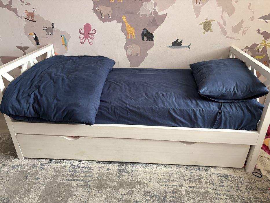 Деревянный кровать